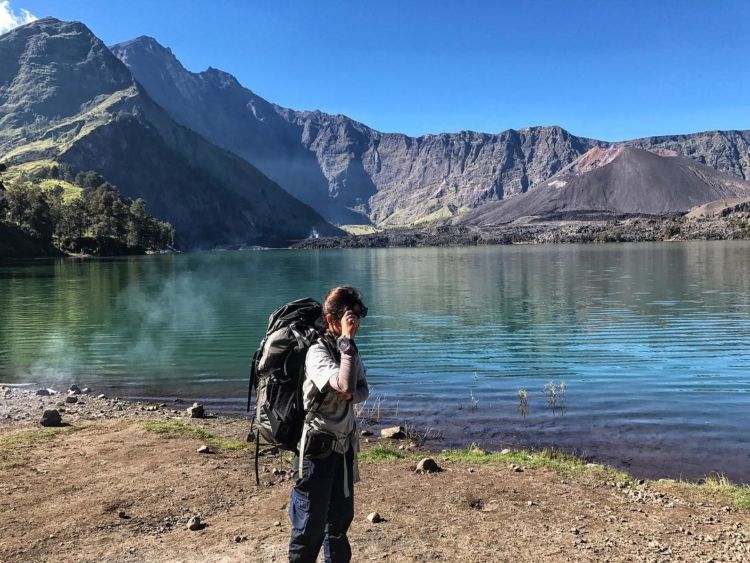 Adinda Thomas, Pendaki Cantik yang Hobi Mendaki Gunung. Yuk Kepoin Fotonya yang Kece Abis!