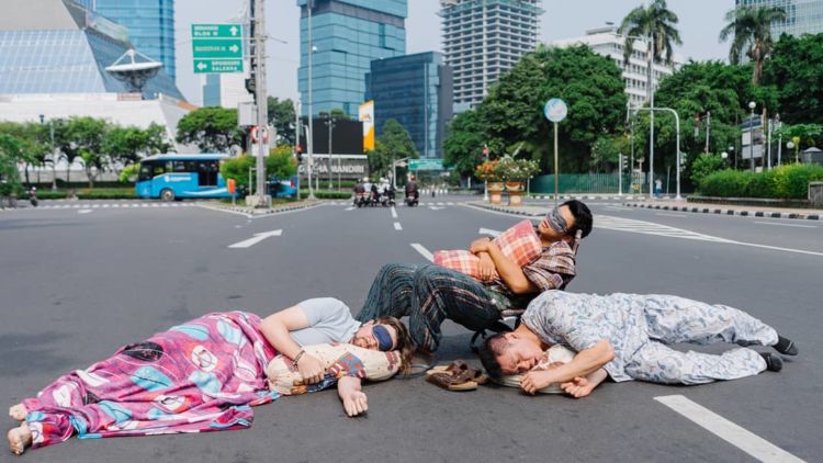 #JakartaSepi, Potret Kota Jakarta Saat Ditinggal Mudik. Saking Sepinya, Sampai Bisa Buat Tiduran