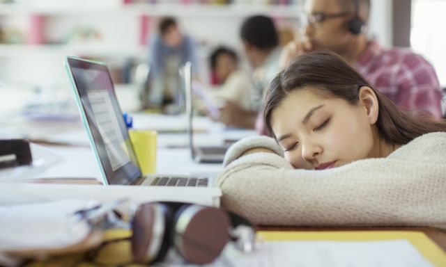 Biar Nggak Lemas dan Ngantukan, Ini 7 Cara Mudah Mengatur Pola Tidur Sehat Selama Puasa