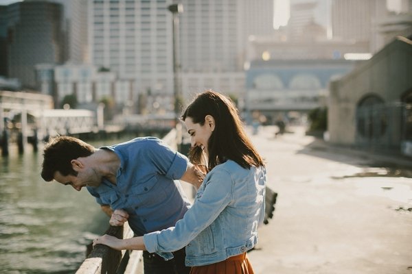 6 Hal yang Bikin Cowokmu Jarang Mengumbar ‘I Love You’. Kamu Jangan Salah Sangka Dulu, Ya!