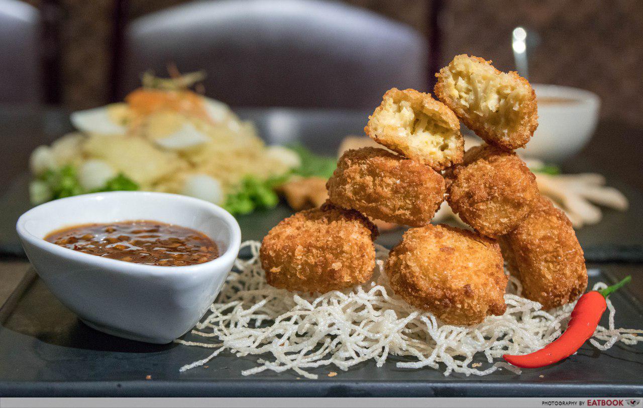 Jangan Ngaku Pintar Masak Kalau Kamu Belum Bisa Bikin Bola Indomie Goreng Ini. Menantang Banget!