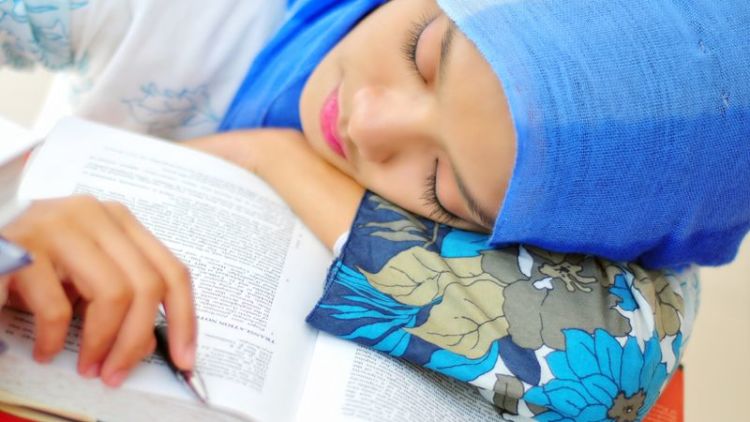 Biar Nggak Lemas dan Ngantukan, Ini 7 Cara Mudah Mengatur Pola Tidur Sehat Selama Puasa