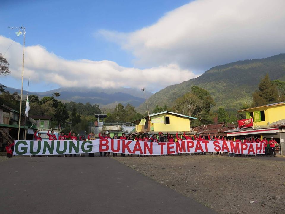 Trashbag Community, Gerakan Generasi Millennials Peduli Gunung Bebas Dari Sampah