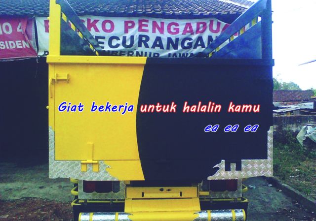 13 Tulisan di Belakang Truk Pantura ala Generasi Milenial. Jokes-nya Sudah Cukup Receh Belum nih?