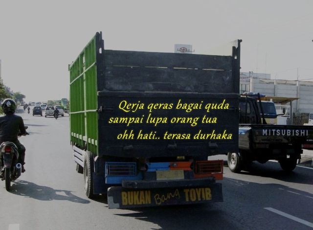 13 Tulisan di Belakang Truk Pantura ala Generasi Milenial. Jokes-nya Sudah Cukup Receh Belum nih?