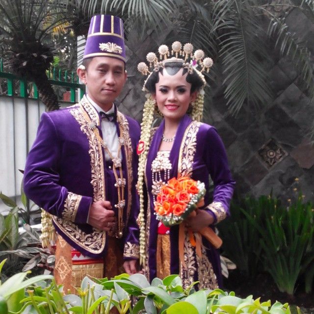 13+ Kumpulan Pengantin Jawa Memakai Kebaya Beledu. Tampak Mriyayeni Bak Pasangan Ningrat