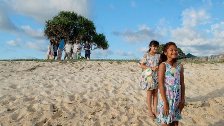 [Review] Film Kulari ke Pantai, Hiburan Tepat buat Anak-Anak dan Orang Dewasa daripada Main Medsos