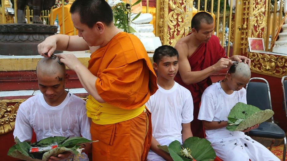 Potret Kehidupan Biksu di Thailand. Dari Wajib Meditasi Hingga Harus Jalan Kaki Tanpa Alas Kaki