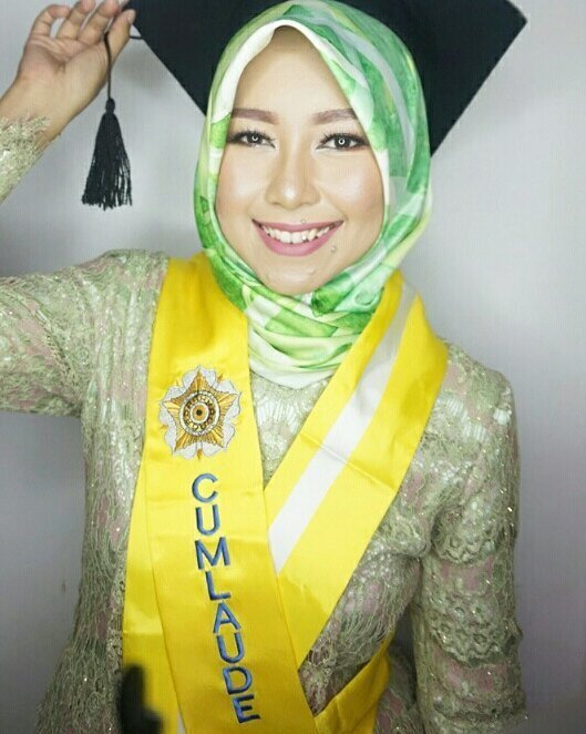 12 Hijab Wisuda Simpel Ini Bikin Kamu Makin PD untuk Tampil Sederhana. Pakai Sendiri Bisa!