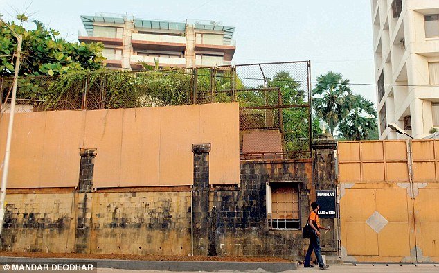 Yuk, Bertamu ke Rumah Shahrukh Khan di Mumbai dan Ketahui 10 Fakta tentang 'Istana'nya yang Begitu Mewah