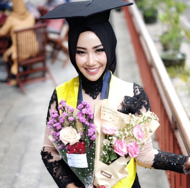 12 Hijab Wisuda Simpel Ini Bikin Kamu Makin PD untuk Tampil Sederhana. Pakai Sendiri Bisa!