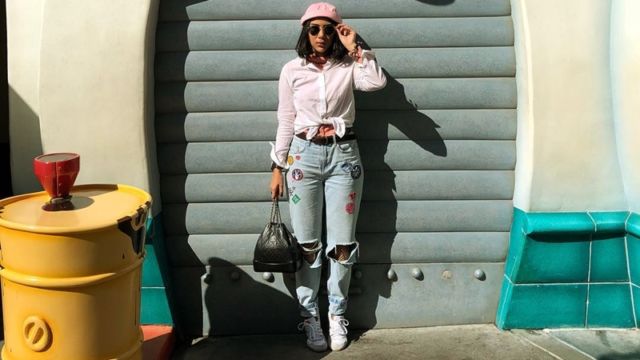 Skinny Jeans dengan Kemeja Putih