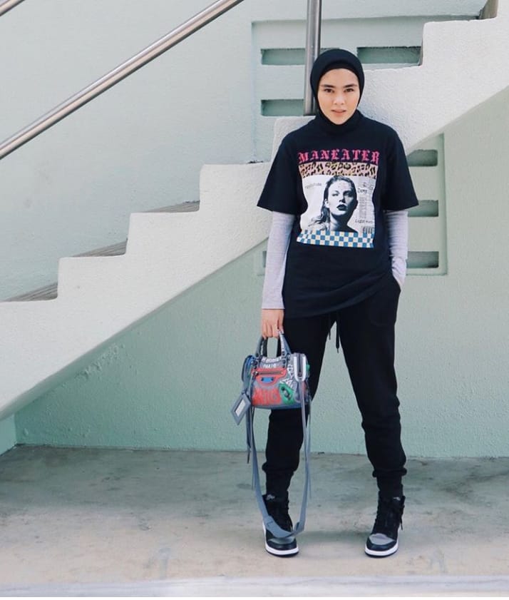 17+ Hijab Sporty Style Ala Sivia Azizah. Cocok Buat Kamu Cewek Quirky yang Aktif dan Percaya Diri