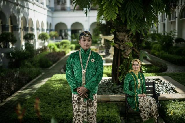 13+ Kumpulan Pengantin Jawa Memakai Kebaya Beledu. Tampak Mriyayeni Bak Pasangan Ningrat