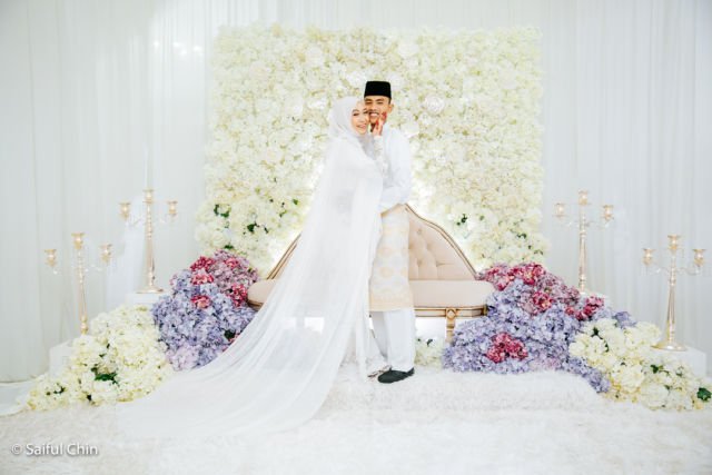 Mahkota Uniknya Jadi Sorotan, Pernak-Pernik Wedding ala Melayu Malaysia Ini Segarkan Pandangan