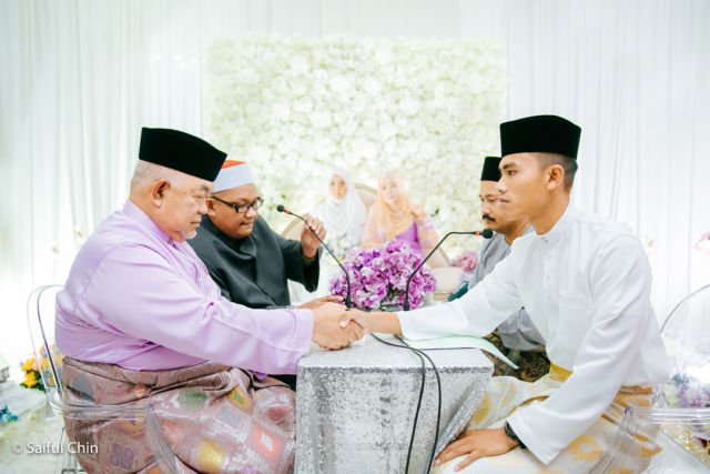 Mahkota Uniknya Jadi Sorotan, Pernak-Pernik Wedding ala Melayu Malaysia Ini Segarkan Pandangan