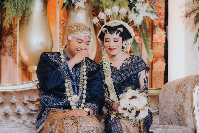 13+ Kumpulan Pengantin Jawa Memakai Kebaya Beledu. Tampak Mriyayeni Bak Pasangan Ningrat