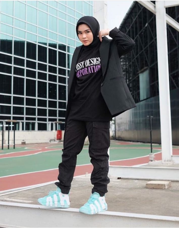 17+ Hijab Sporty Style Ala Sivia Azizah. Cocok Buat Kamu Cewek Quirky yang Aktif dan Percaya Diri