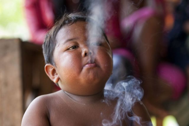 Miris, Indonesia Ternyata 'Surganya' Perokok Muda. Bahkan Banyak yang Diajari Langsung oleh Orangtua