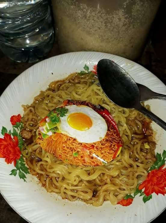 Berkat Akun Twitter @agamaindomie, Kita Jadi Tahu Varian Indomie itu Banyak. Jadi Lapar Seketika deh~