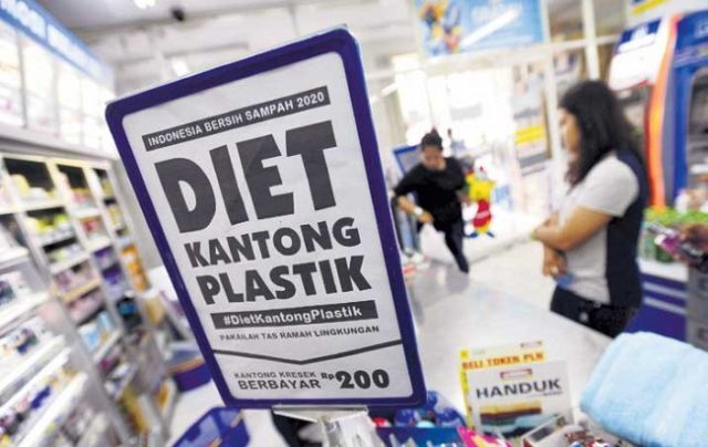 Hidup Tanpa Plastik? Sebenarnya Bisa Banget Lho! Lihat Aja 6 Tempat di Mana Plastik Sudah Dilarang