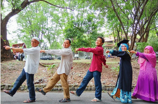 Foto-wisuda-bareng-keluarga