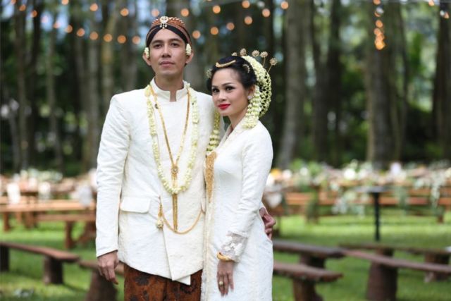 13+ Kumpulan Pengantin Jawa Memakai Kebaya Beledu. Tampak Mriyayeni Bak Pasangan Ningrat