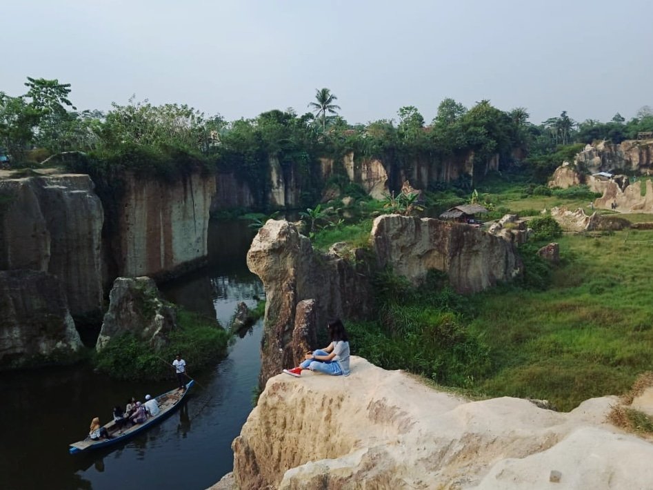 Kandang Godzilla: Instagramable nan Ekonomis