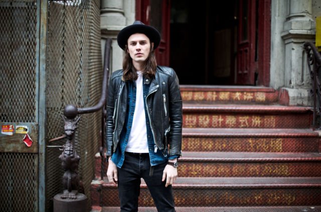 7 Kunci Maskulin Ala James Bay, Cowok Tinggi Kurus Juga Bisa Bikin Meleleh Lewat Tampilan