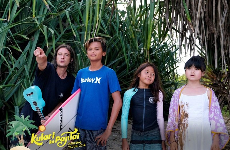 [Review] Film Kulari ke Pantai, Hiburan Tepat buat Anak-Anak dan Orang Dewasa daripada Main Medsos