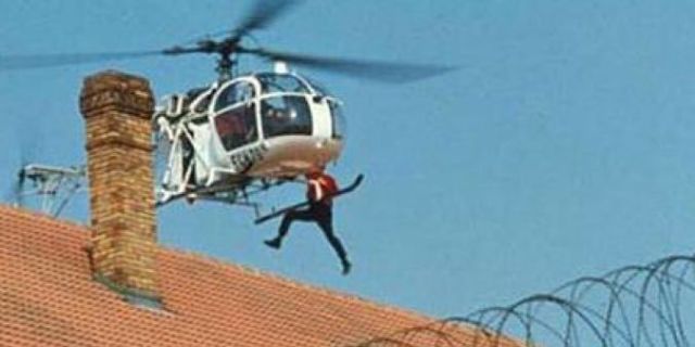 8 Aksi Kabur dari Penjara Ini Bak Film Action. Kabur Pakai Helikopter Sampai Menyamar Jadi Cewek