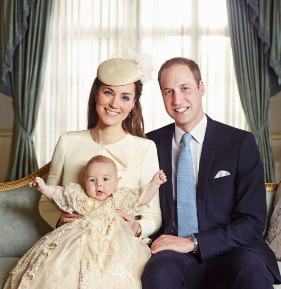 13 Potret Momen Baptisan Prince Louis of Cambridge. Mulai dari Gaun Cantik Hingga Fashion Kate Middleton