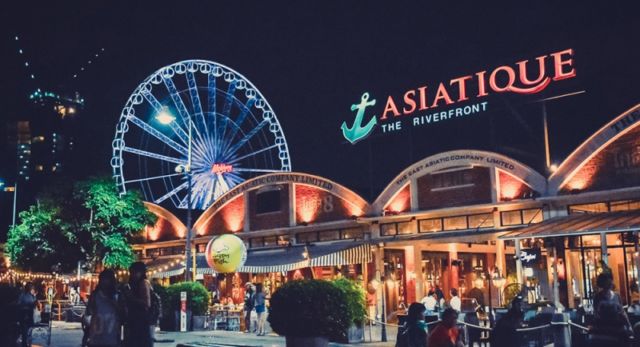 Asiatique di malam hari