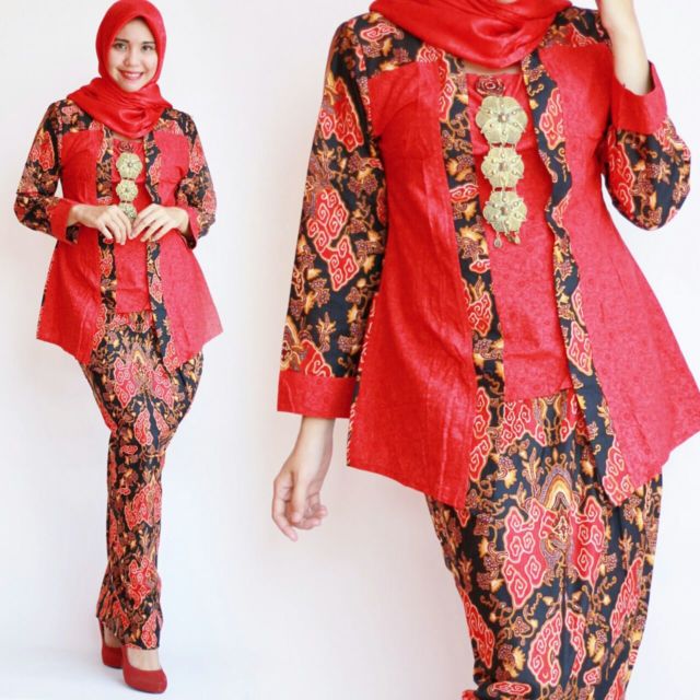 Inspirasi Tampil Meriah dengan Batik Merah. Dipakai Kondangan atau Perayaan Serba Wah