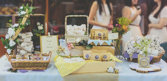 Daripada Cuma Dikasih Kain & Foto-foto Cantik, Mending 'Manfaatkan' Bridesmaidmu untuk 7 Hal ini