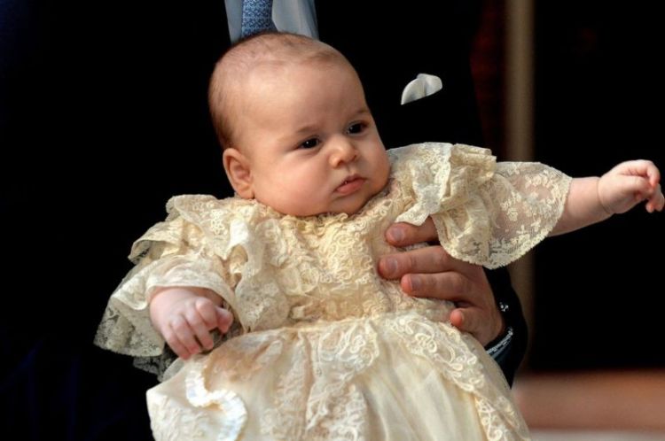 13 Potret Momen Baptisan Prince Louis of Cambridge. Mulai dari Gaun Cantik Hingga Fashion Kate Middleton