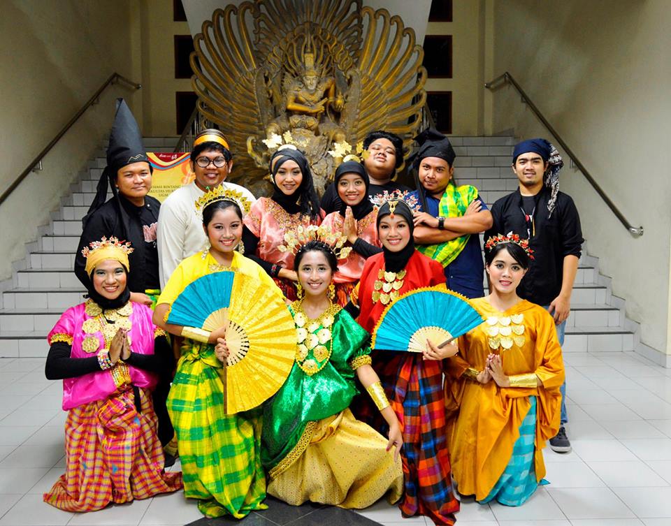 Budaya Bagi Gererasi Muda, Hargai Bukan Hindari