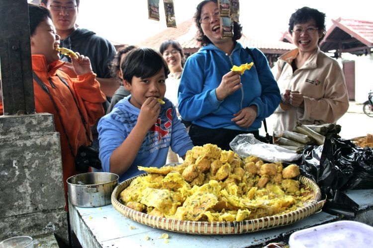 Chillal, Pemilik Kuku Terpanjang (8,8 Meter), Mungkin Punya 10 Kesulitan ini Selama Hidupnya. Beraaat!