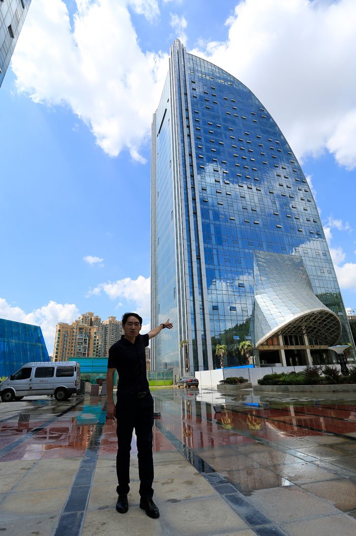 Air Terjun Setinggi 106 Meter Dibangun di Gedung Pencakar Langit di China. Memang Gila Sih Idenya!