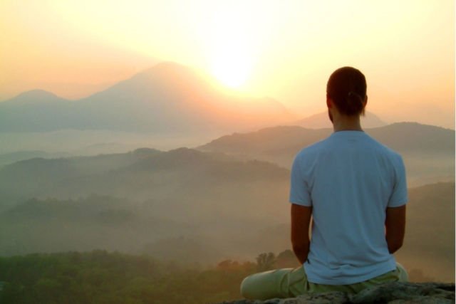 coba-meditasi-atau-yoga-setiap-hari