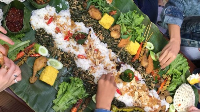 Ini Dia 5 Filosofi Makan Nasi 'Bancakan'