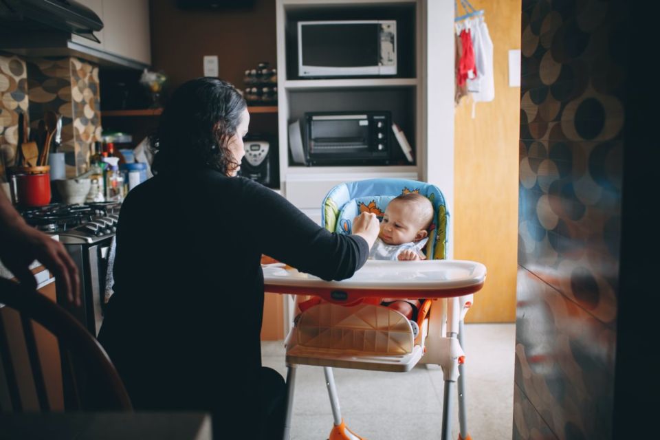 10 Suka Duka Ibu Mengasuh Anak Tanpa Bantuan Nanny Atau ART. Butuh Nggak Butuh Nih :(