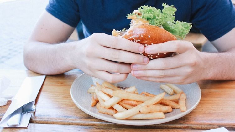 Perut Selalu Lapar? 8 Penyebabnya Ini Justru Bukan Karena Ingin Dikasih Makanan Lho