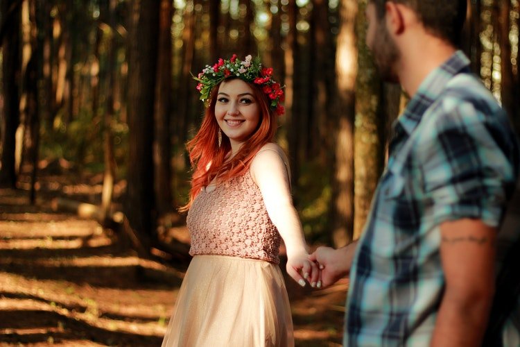 6 Tanggapan Paling Elegan Saat Kamu Diberondong Pertanyaan 'Kapan Nikah'. Praktikkan Segera!