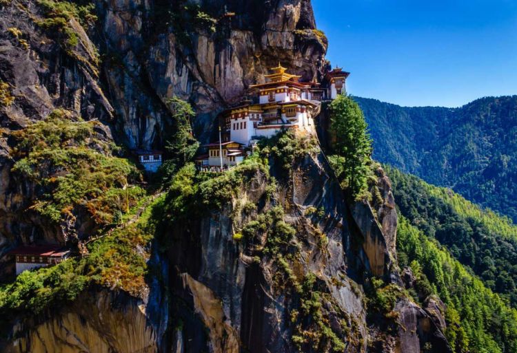 Pasangan Traveler Nadine dan Dimas Ternyata Menikah di Bhutan. Begini Alasan Mereka Nikah di Sana!