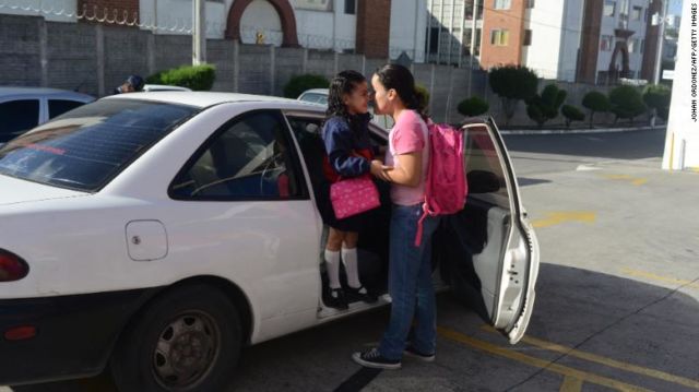 10+ Potret Anak Berangkat Sekolah dari Berbagai Belahan Dunia. Ada yang Perjuangannya Berat Banget