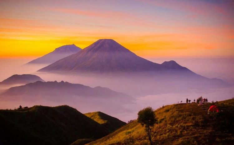 Gunung Rinjani Ditutup, Ini 7 Gunung yang Bisa Kamu Daki Untuk Upacara 17 Agustus!