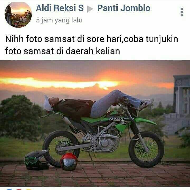 Meski Typo Saat Bikin Status Berbahasa Inggris, Tapi Mereka Berani Menuliskannya. Nggak Usah Minder!