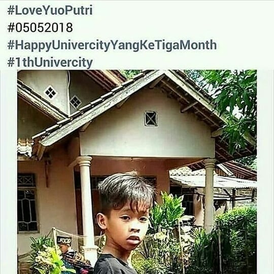 Meski Typo Saat Bikin Status Berbahasa Inggris, Tapi Mereka Berani Menuliskannya. Nggak Usah Minder!