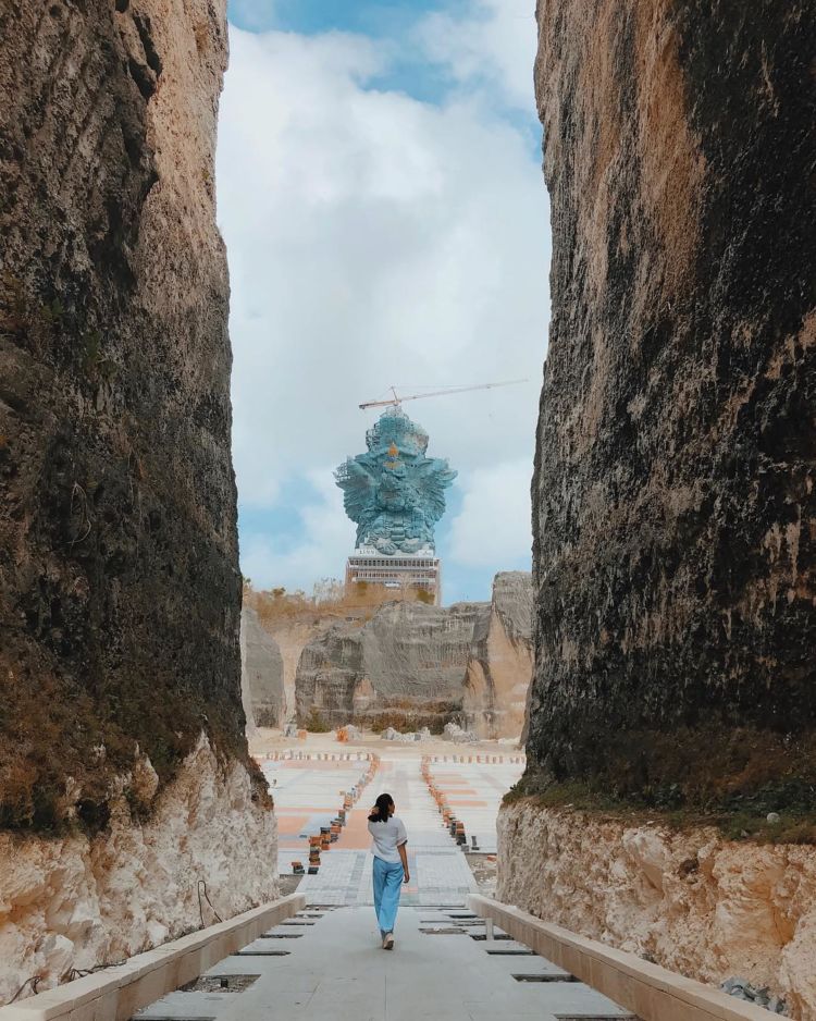 Parade Foto-foto Patung Garuda Wisnu Kencana yang Megah dan Menakjubkan. Bangga Banget Lihatnya!